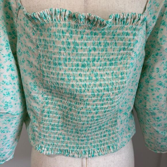 Levi’s The Statement Puff Sleeve Square Neck Cropped Blouse - Picture 6 of 9